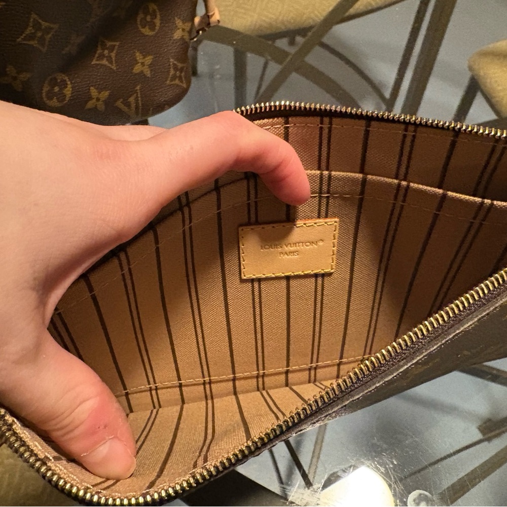 Louis Vuitton Signature Tote with Pouch Included - Picture 5 of 9